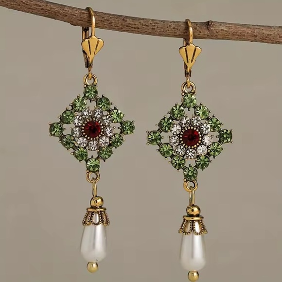 Anthropologie Jewelry - Vintage Green Crystal & Pearl Drop Earrings